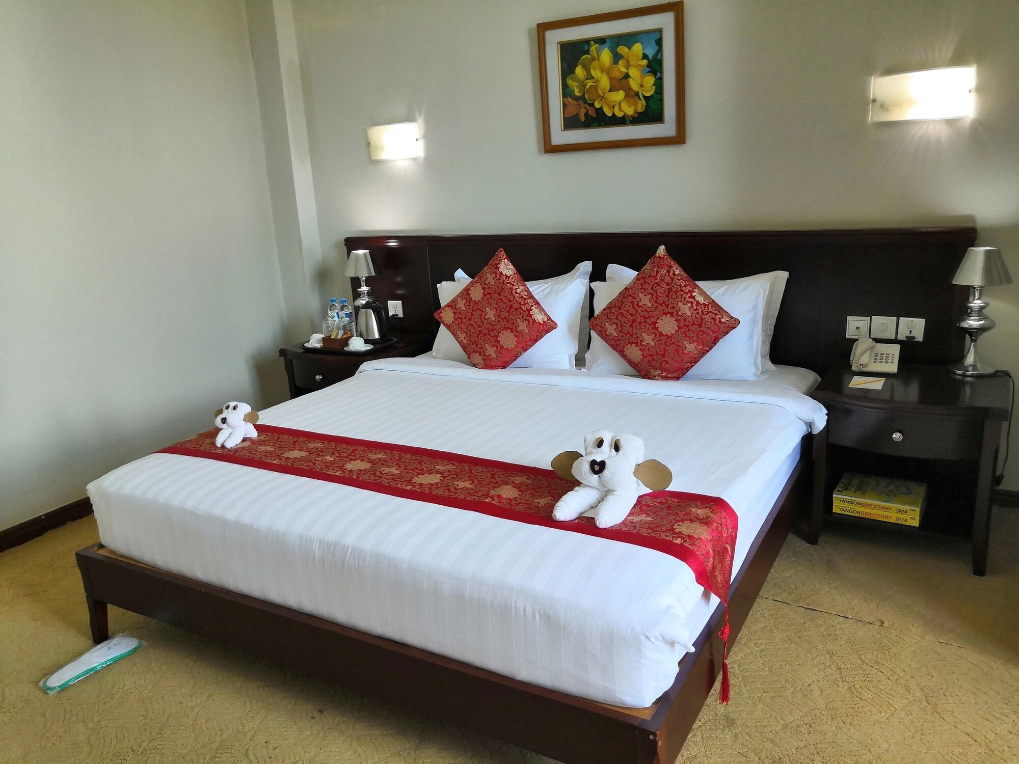 Green Leaf Hotel Янгон Екстериор снимка