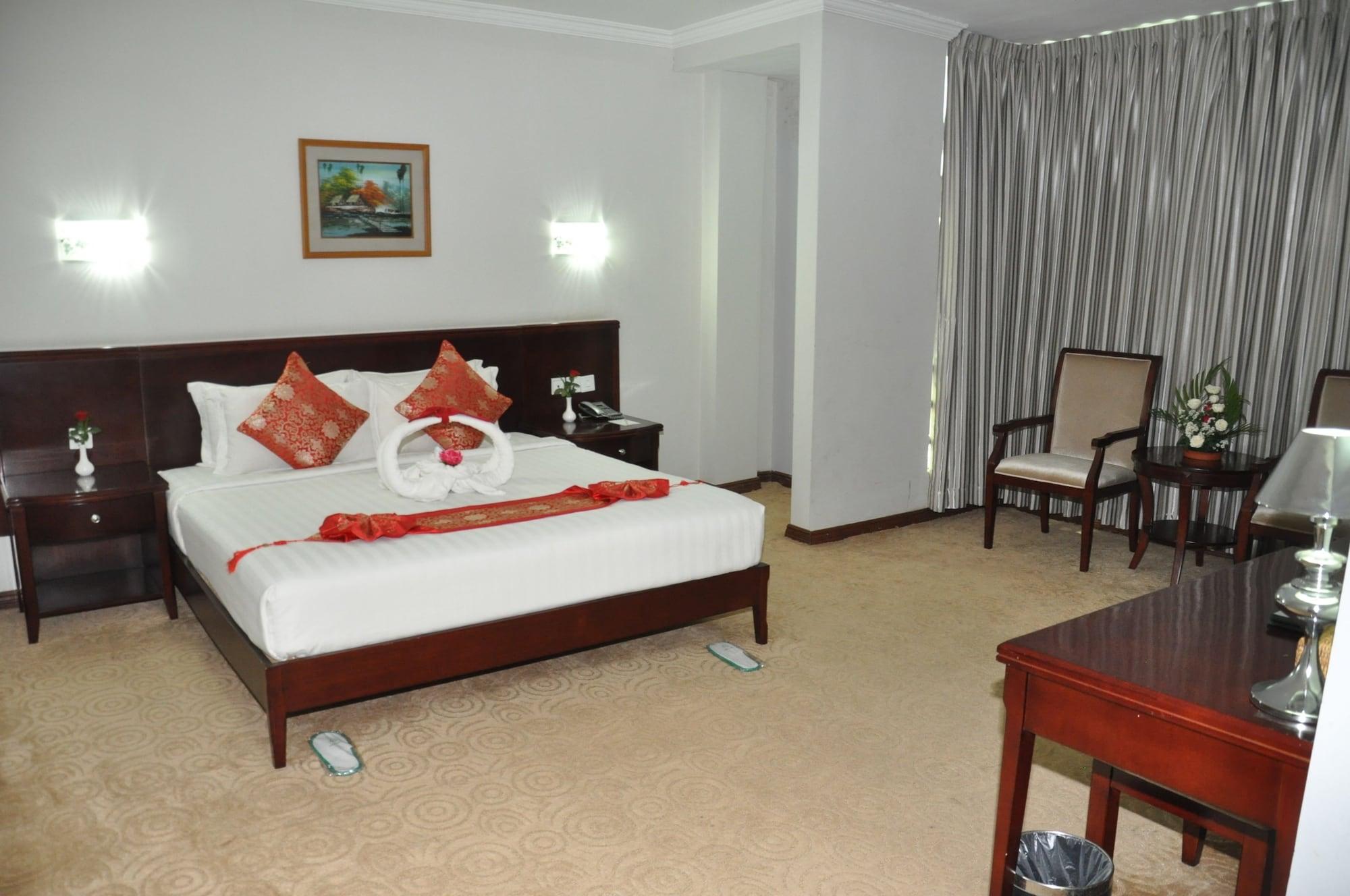 Green Leaf Hotel Янгон Екстериор снимка