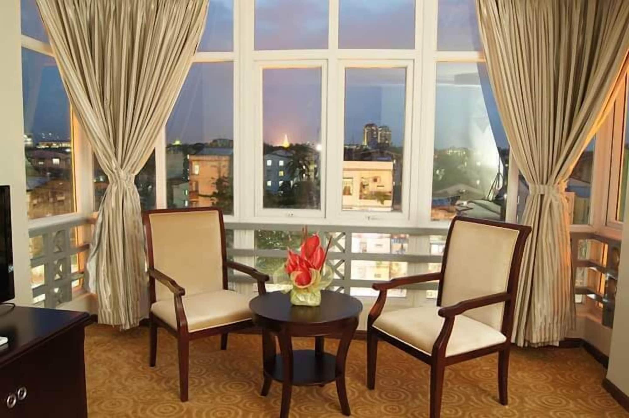 Green Leaf Hotel Янгон Екстериор снимка