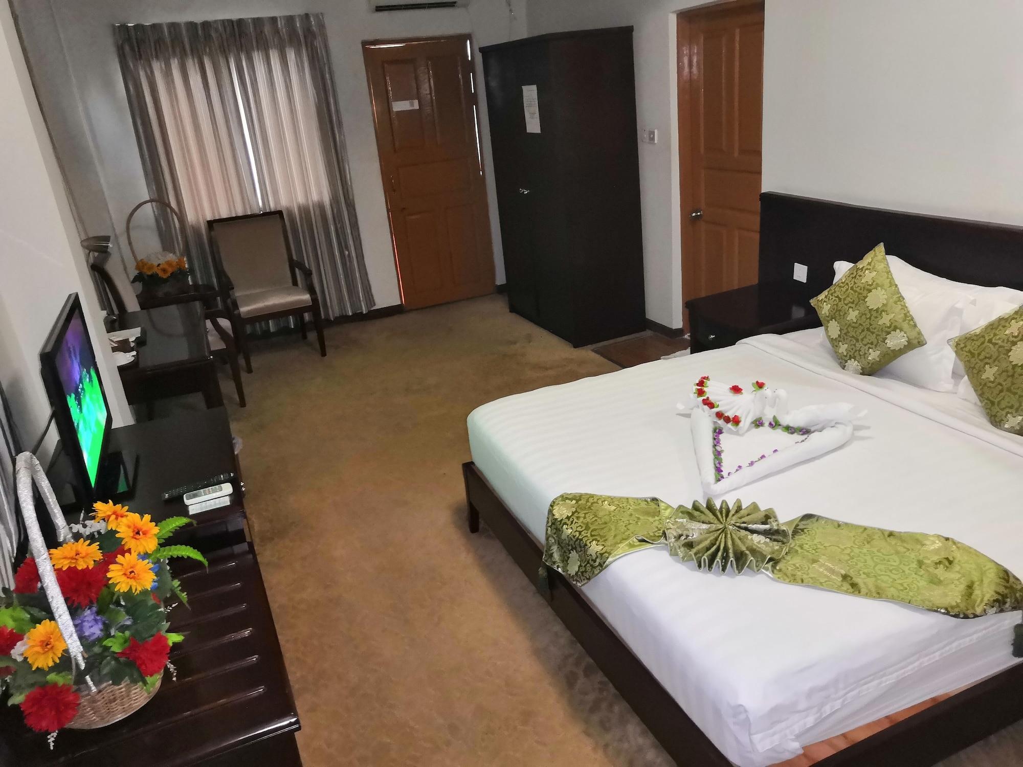 Green Leaf Hotel Янгон Екстериор снимка