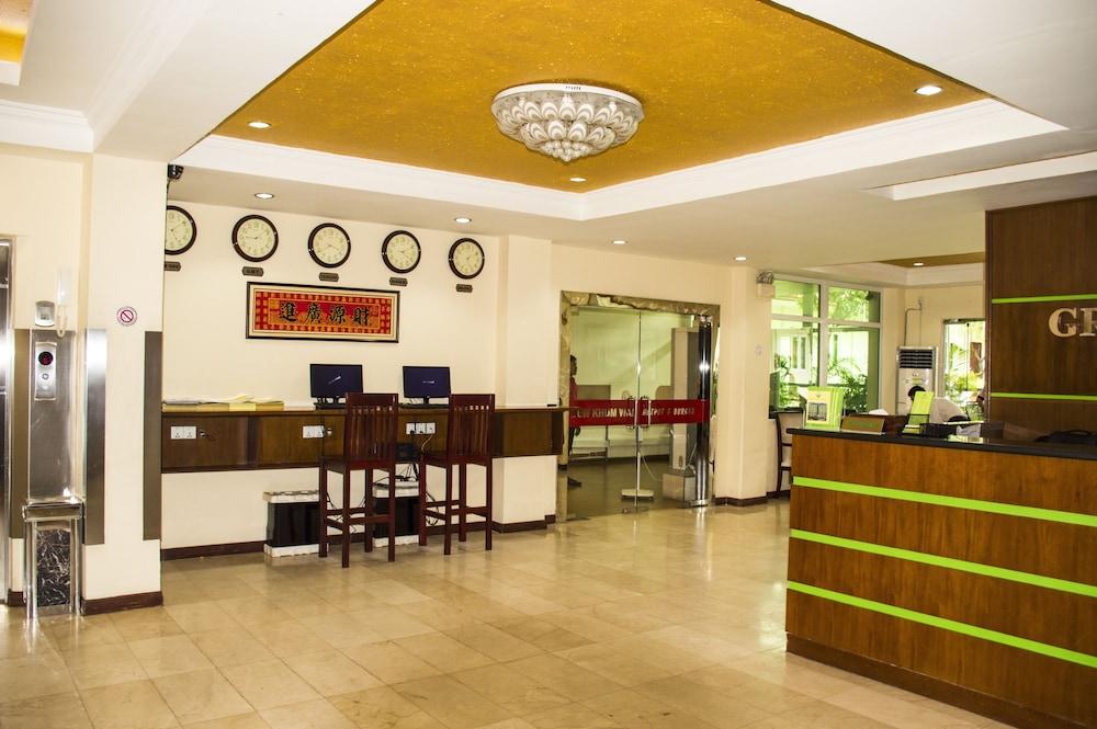 Green Leaf Hotel Янгон Екстериор снимка