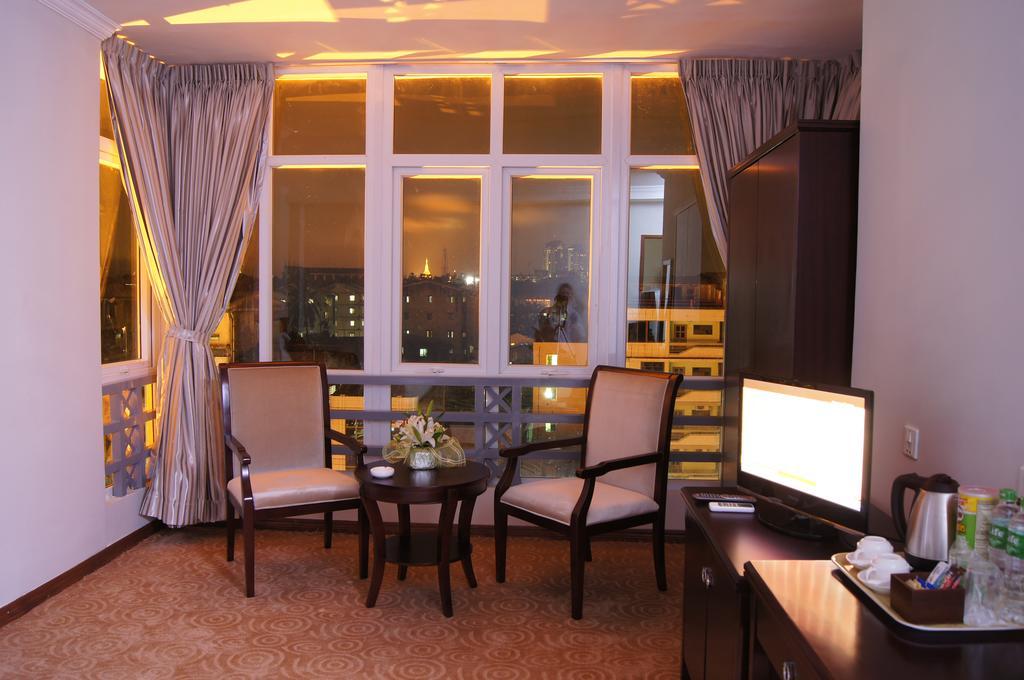 Green Leaf Hotel Янгон Екстериор снимка