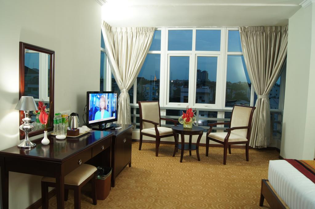 Green Leaf Hotel Янгон Екстериор снимка