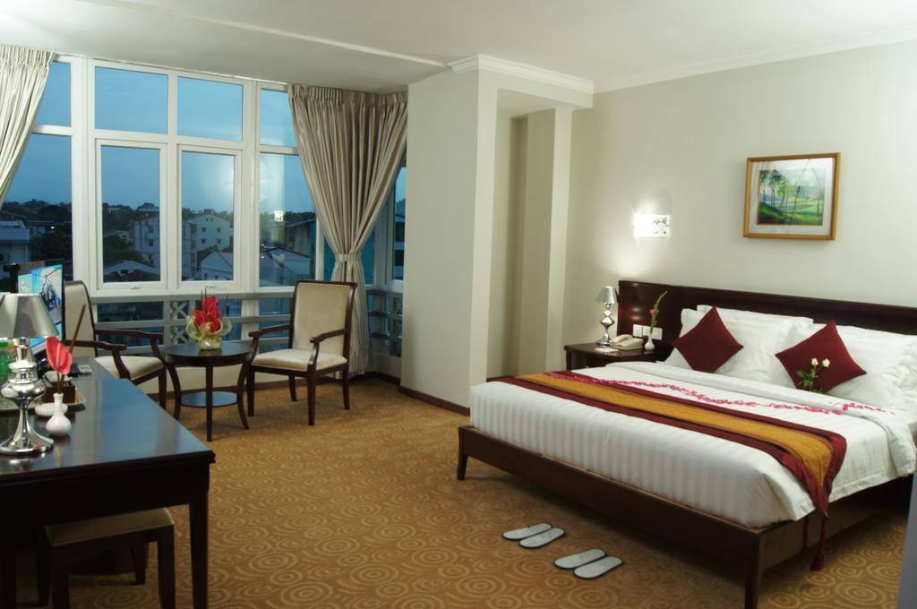 Green Leaf Hotel Янгон Екстериор снимка
