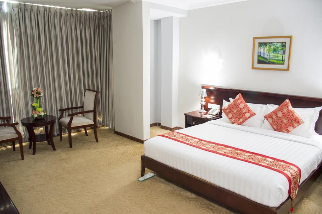 Green Leaf Hotel Янгон Екстериор снимка
