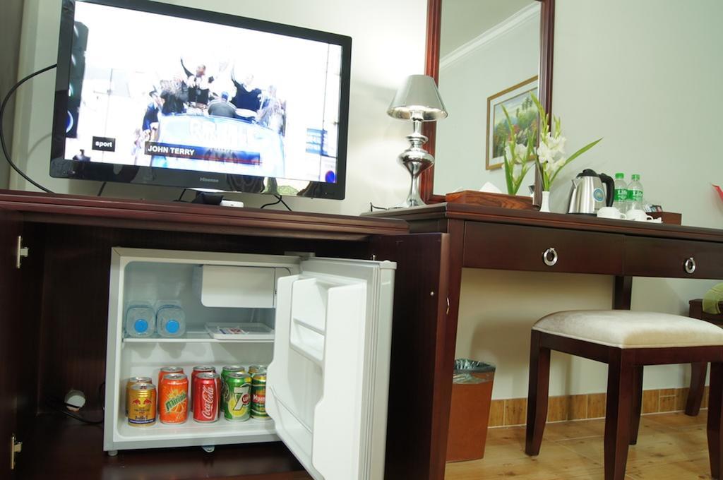 Green Leaf Hotel Янгон Екстериор снимка