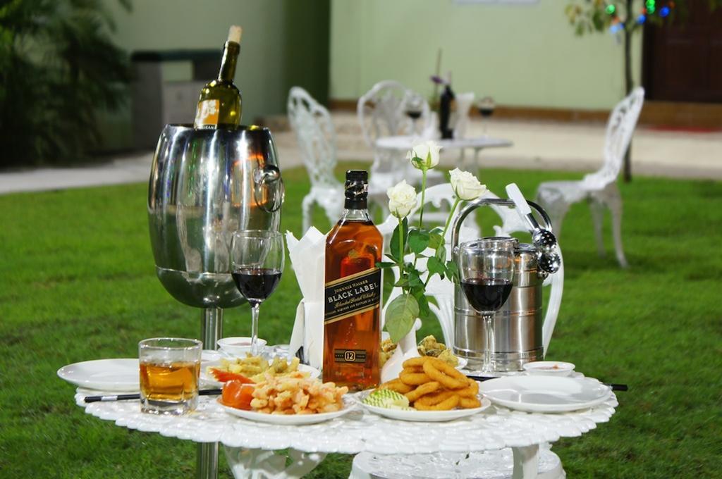 Green Leaf Hotel Янгон Екстериор снимка