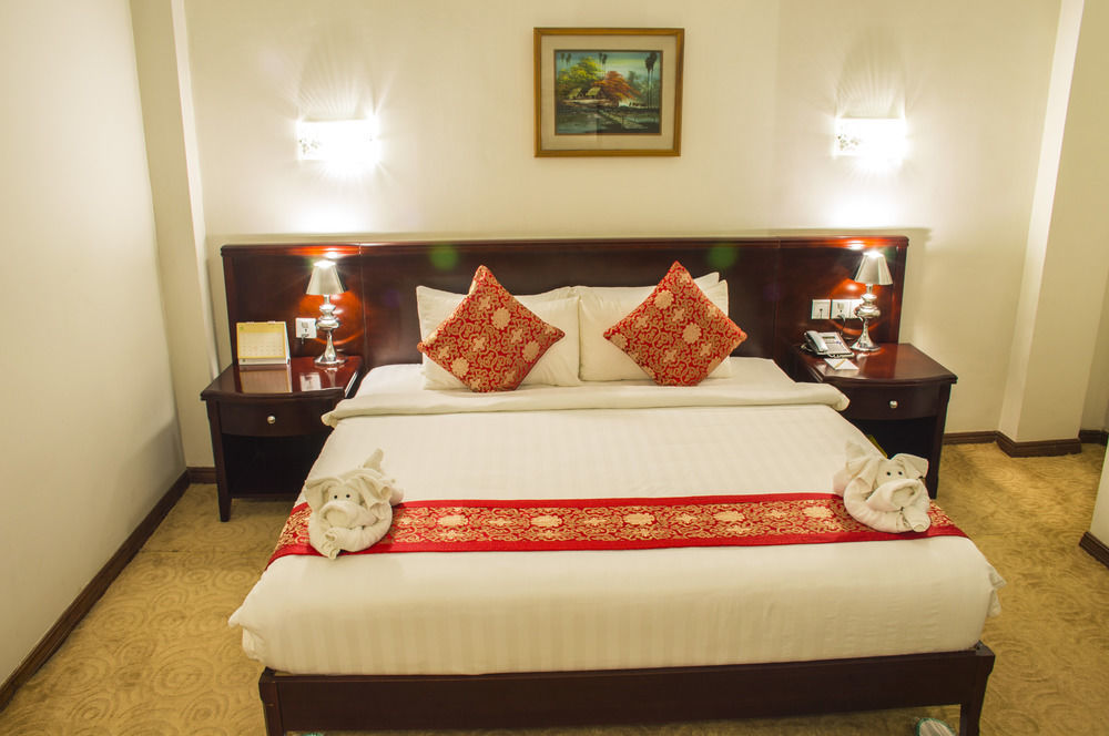 Green Leaf Hotel Янгон Екстериор снимка