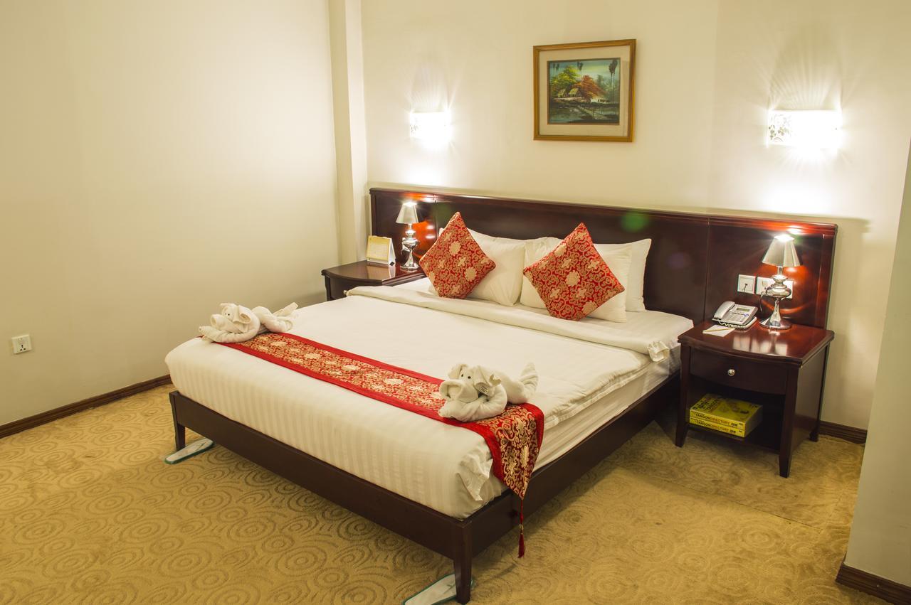 Green Leaf Hotel Янгон Екстериор снимка