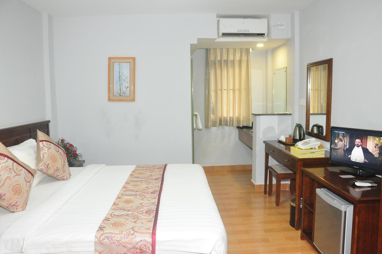 Green Leaf Hotel Янгон Екстериор снимка