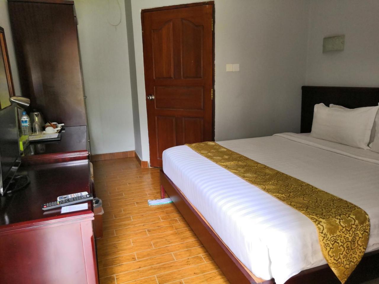 Green Leaf Hotel Янгон Екстериор снимка