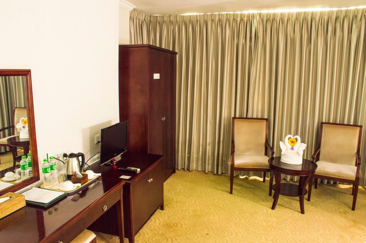Green Leaf Hotel Янгон Екстериор снимка