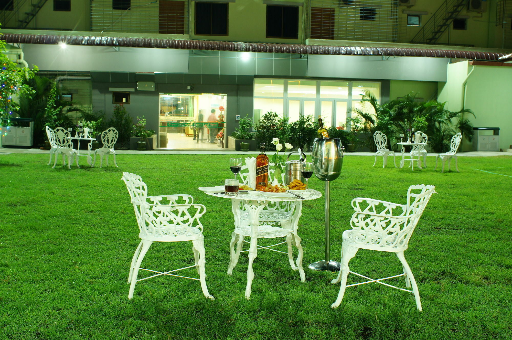 Green Leaf Hotel Янгон Екстериор снимка