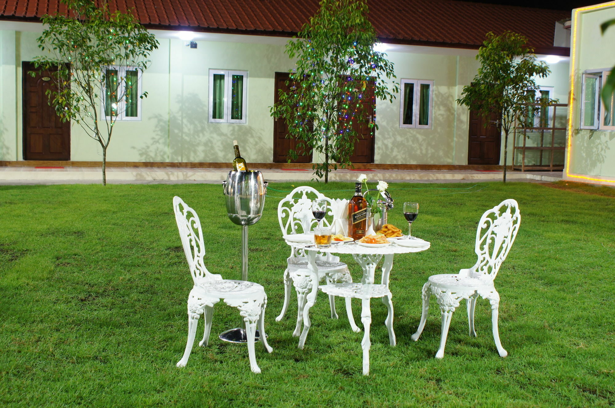 Green Leaf Hotel Янгон Екстериор снимка