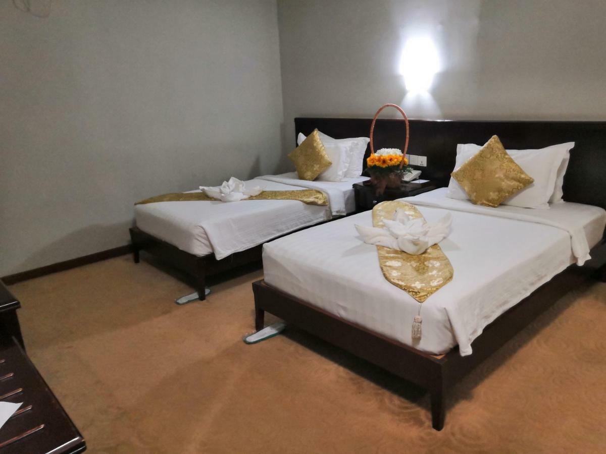Green Leaf Hotel Янгон Екстериор снимка