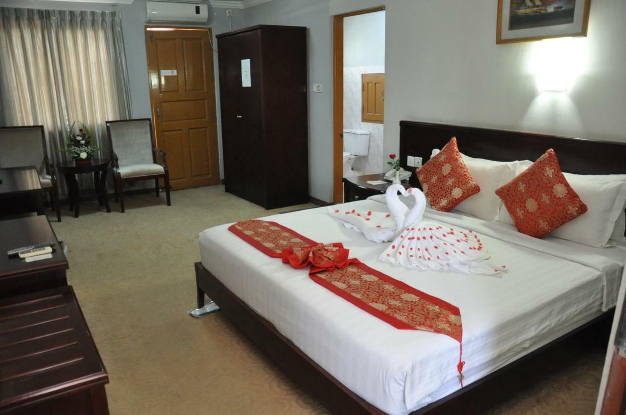 Green Leaf Hotel Янгон Екстериор снимка