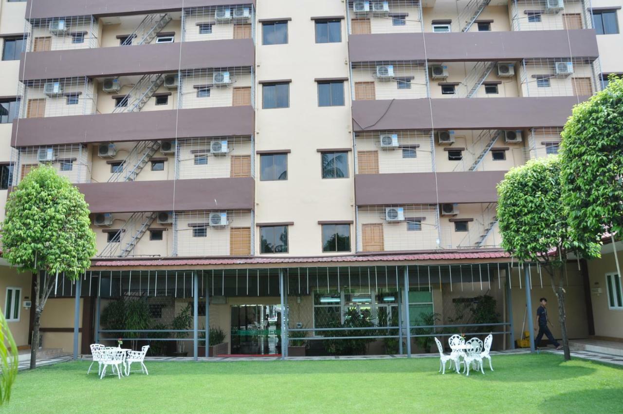 Green Leaf Hotel Янгон Екстериор снимка