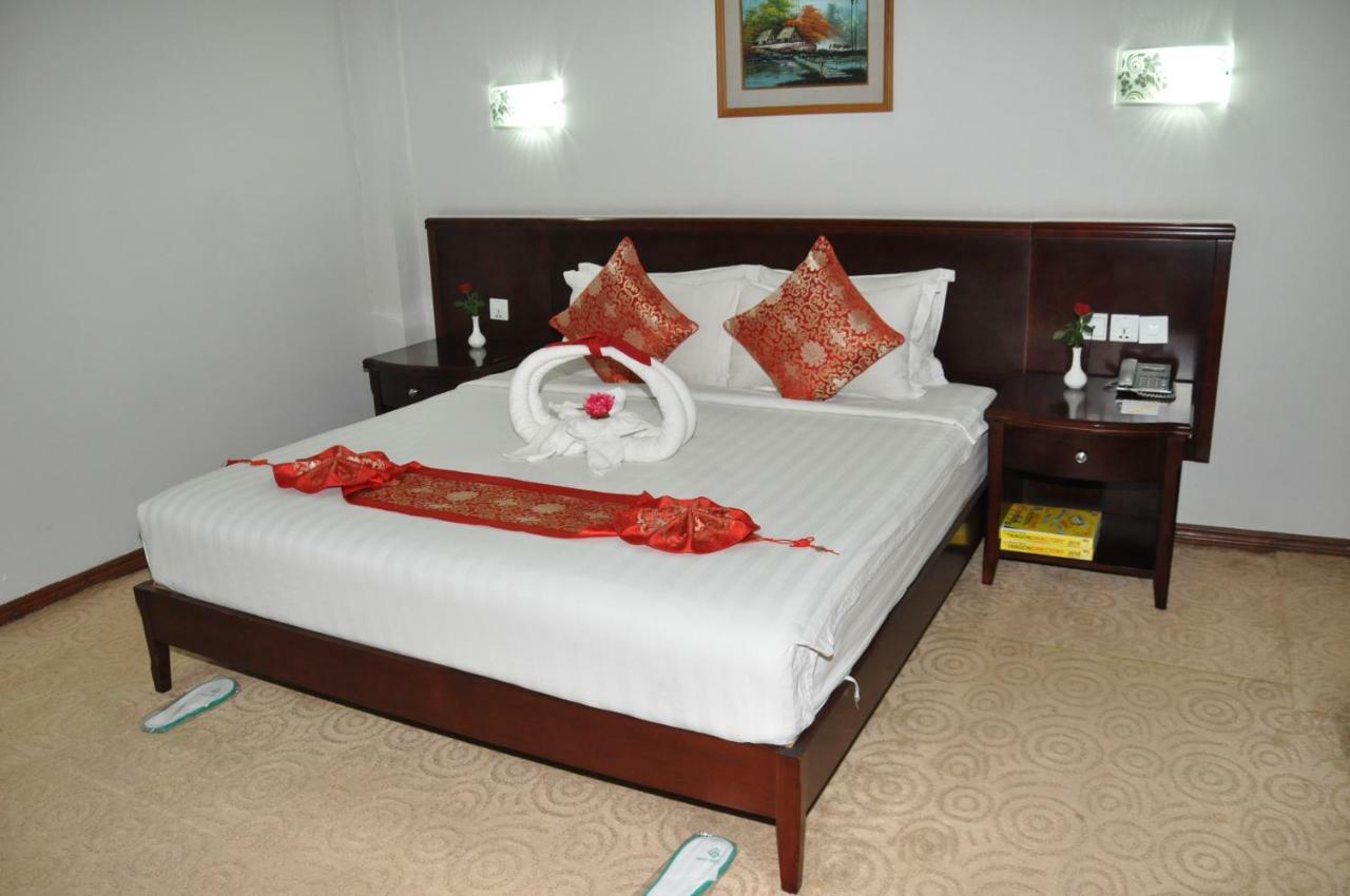 Green Leaf Hotel Янгон Екстериор снимка
